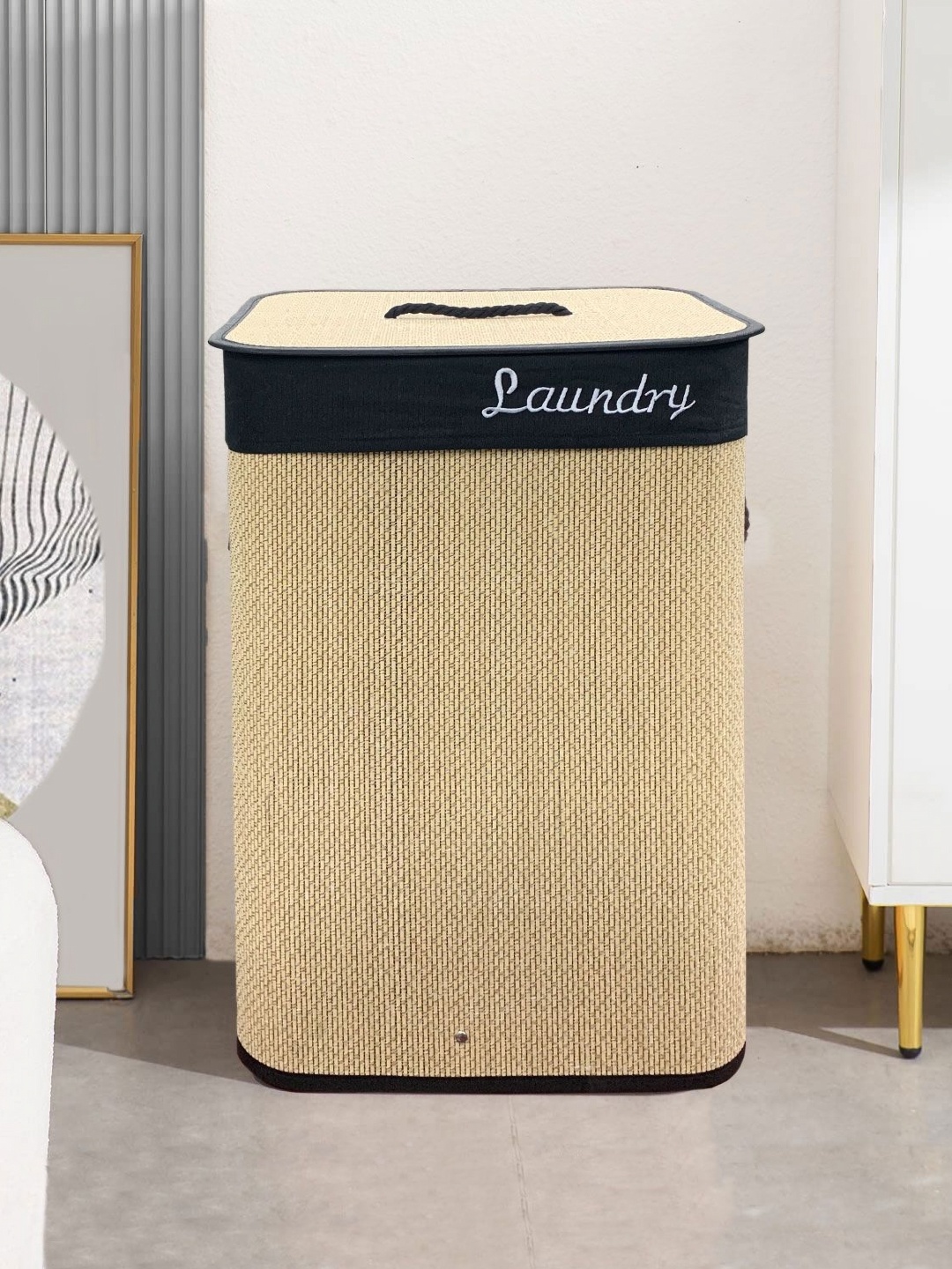 

LUXEHOME INTERNATIONAL Beige & Black Wooden Laundry Bag