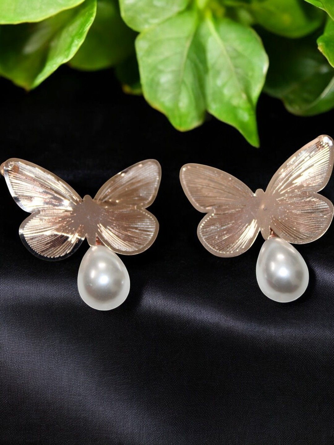 

Jolly Faces Artificial Pearl Beaded Contemporary Drop Earrings, Rose gold