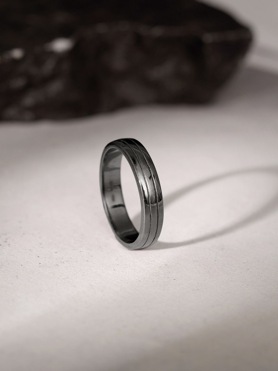 

GIVA Men 925 Silver Rhodium-Plated Royale Band Finger Ring, Black