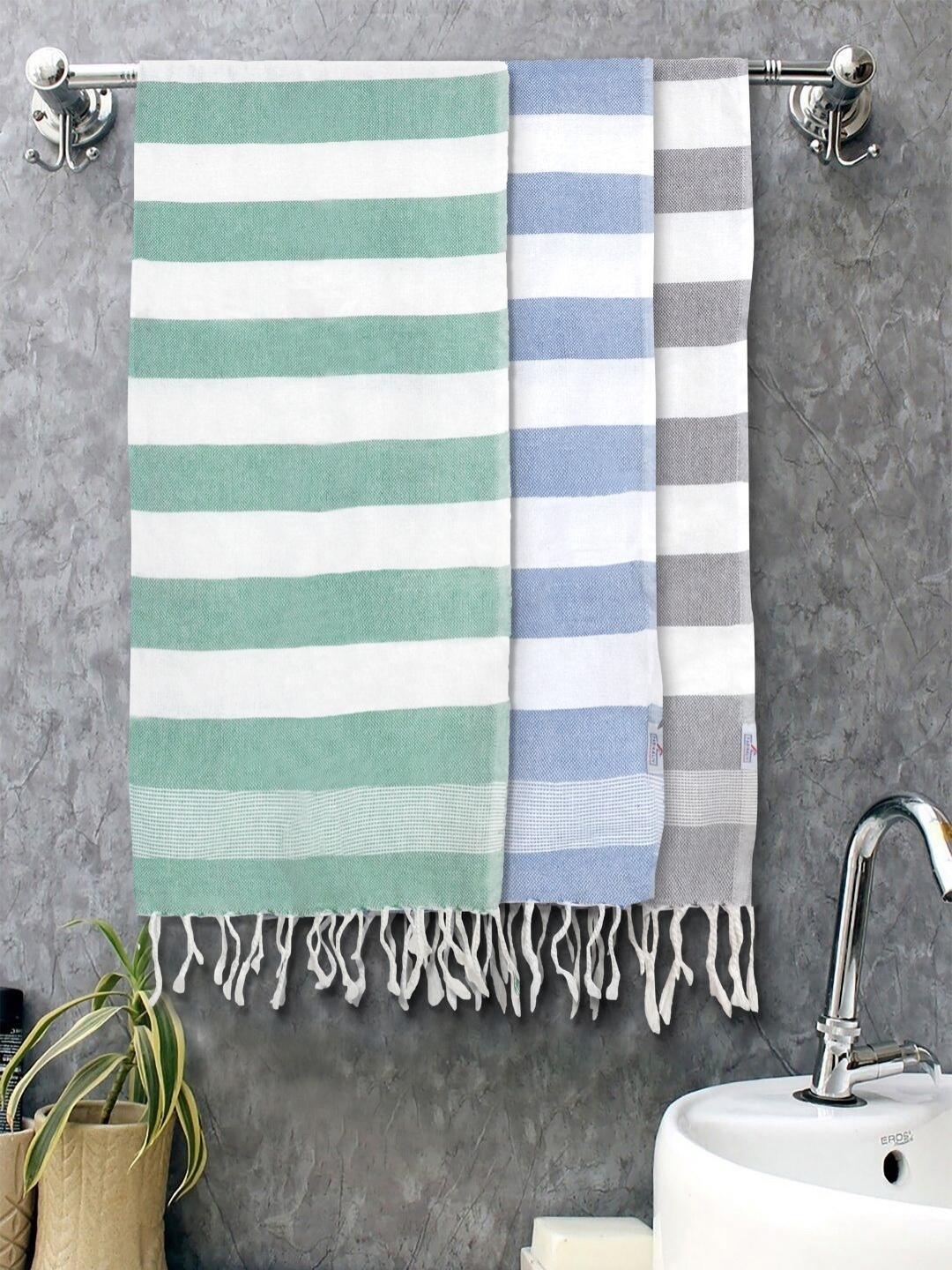 

FABINALIV White & Green 3 Striped Cotton 225 GSM Bath Towel