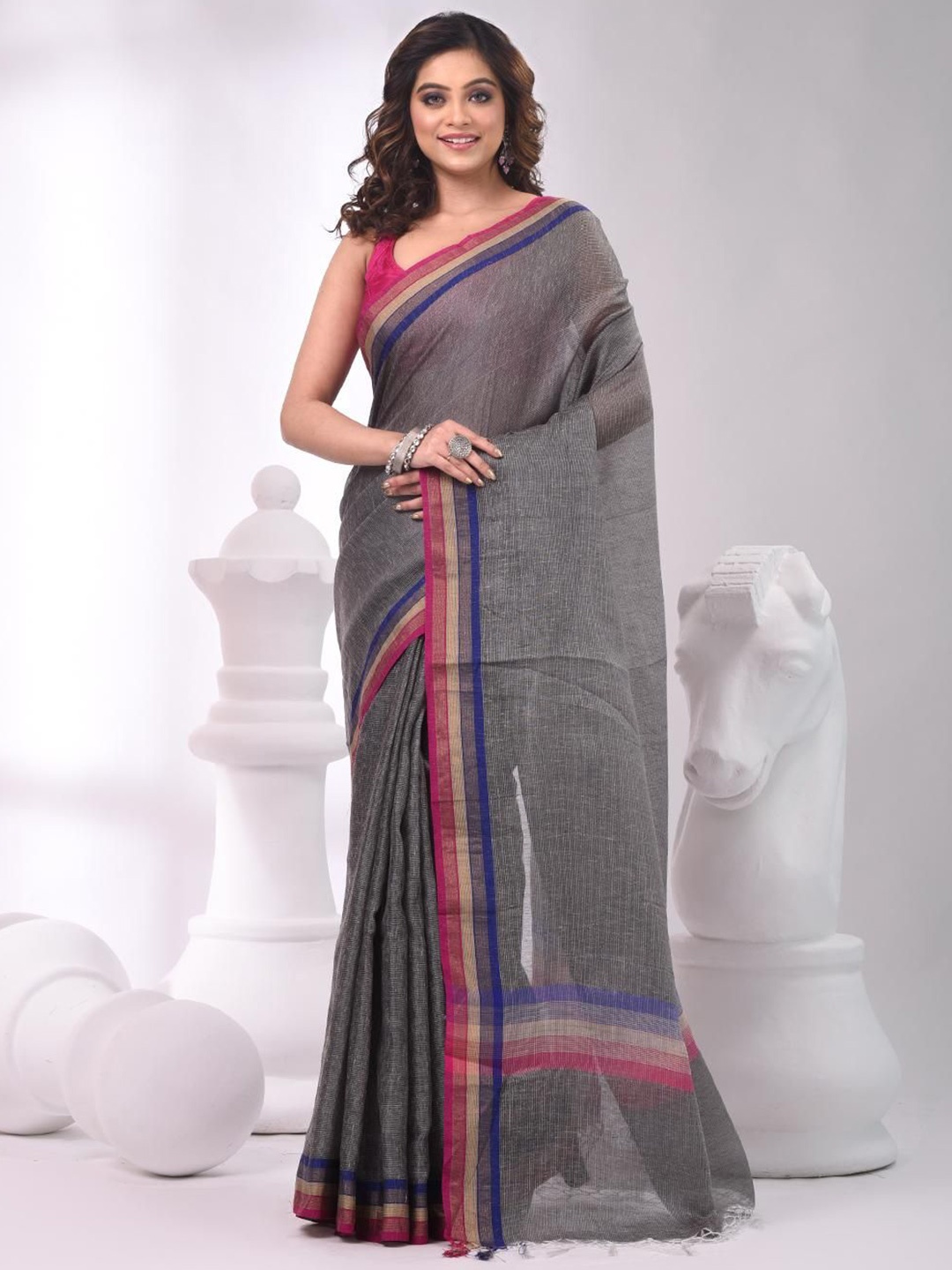 

VIBHAVARI Zari Silk Blend Saree, Grey