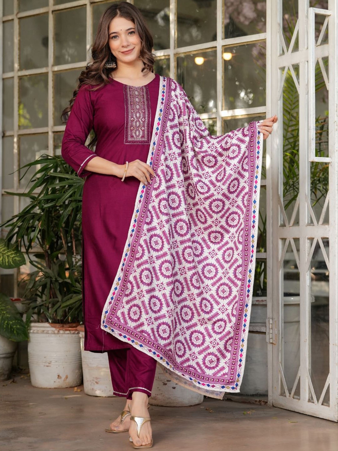 

Navlik Women Embroidered Regular Sequinned Kurta with Trousers & With Dupatta, Maroon