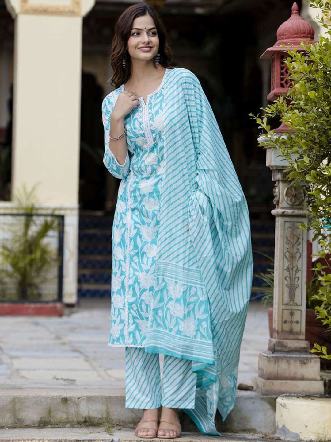 

GEKHA Floral Printed Notch Neck Pure Cotton Kurta With Trousers And Dupatta, Blue
