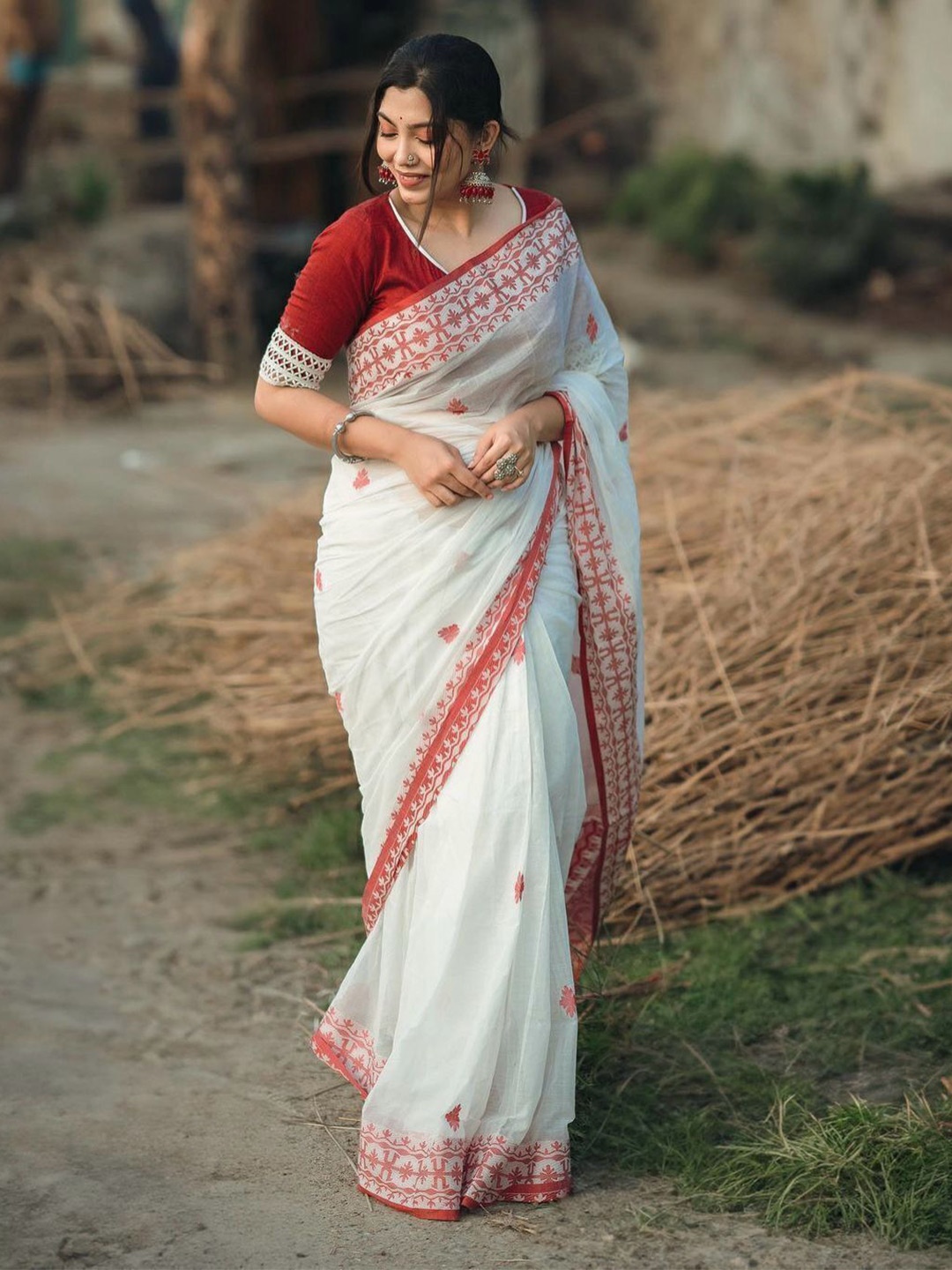 

bansari textiles Woven Design Kanjeevaram Saree, White