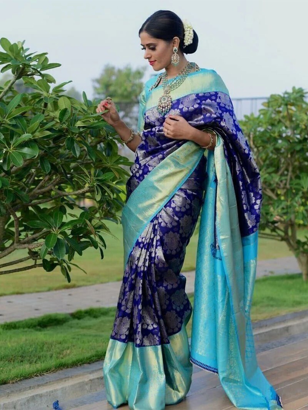 

bansari textiles Woven Design Zari Pure Cotton Kanjeevaram Saree, Blue