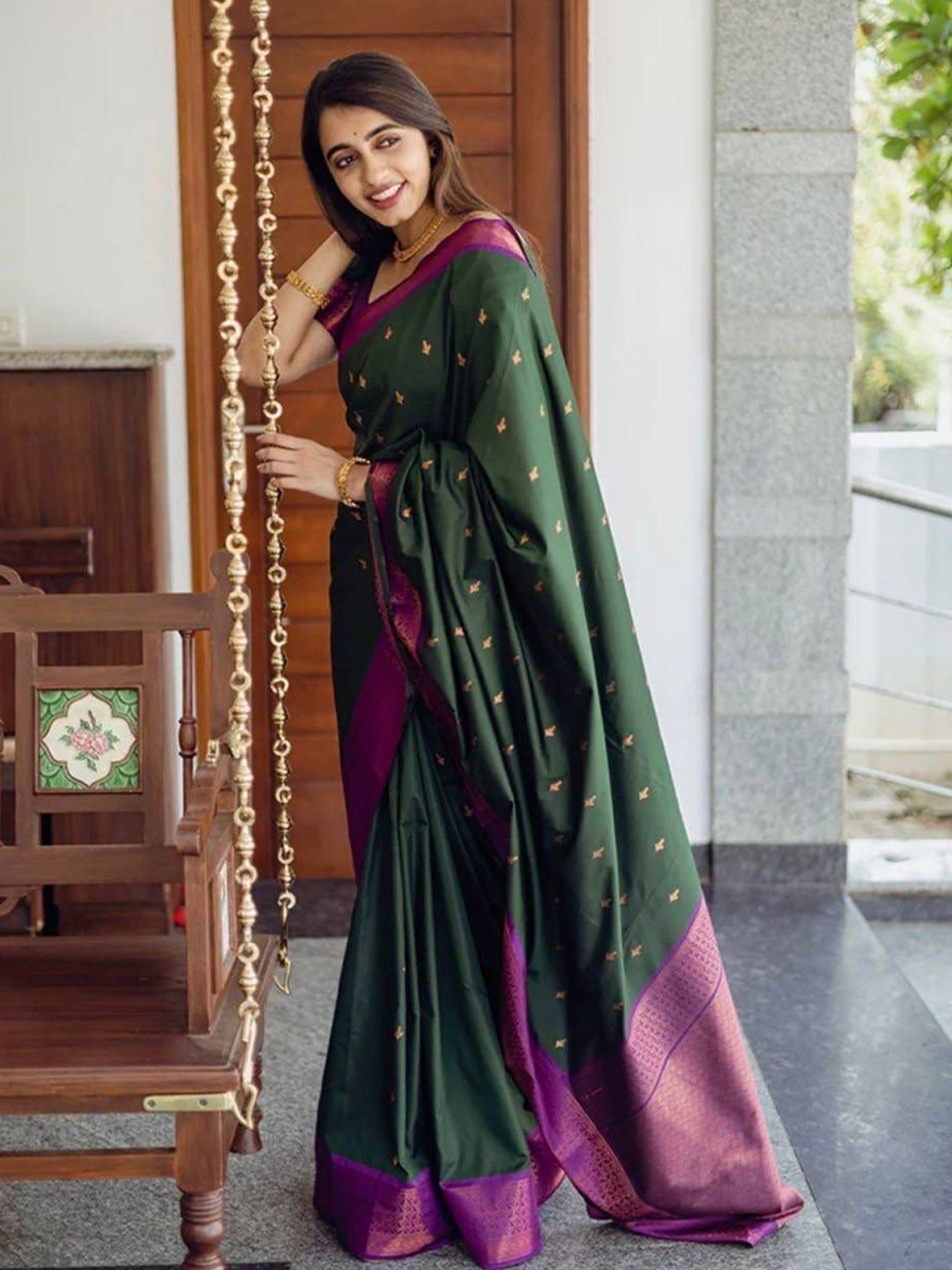 

bansari textiles Ethnic Motifs Woven Design Zari Pure Cotton Saree, Green