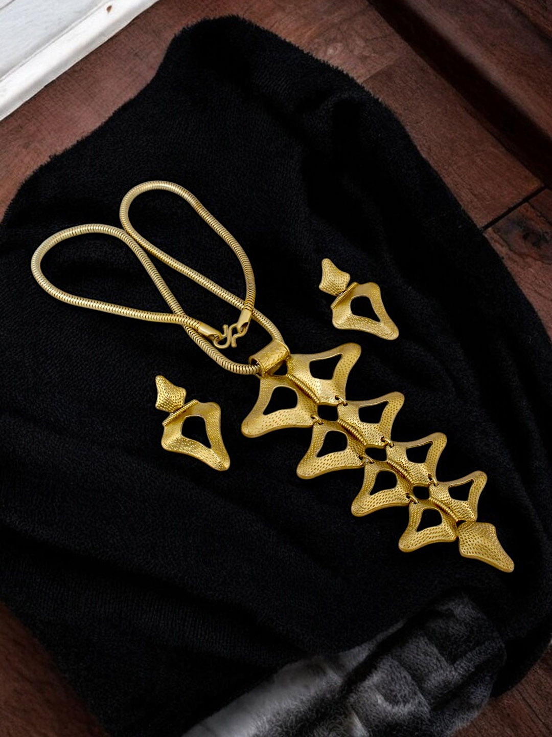 

LUCKY JEWELLERY Gold-Plated Contemporary Shaped Necklace And Earrings