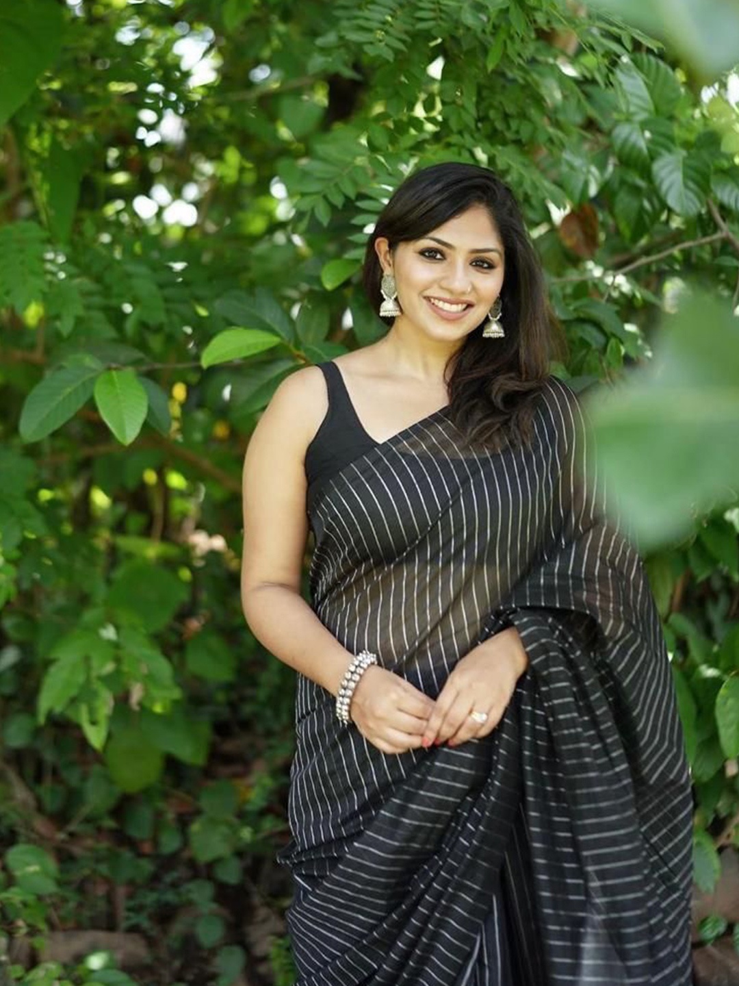 

bansari textiles Striped Saree, Black