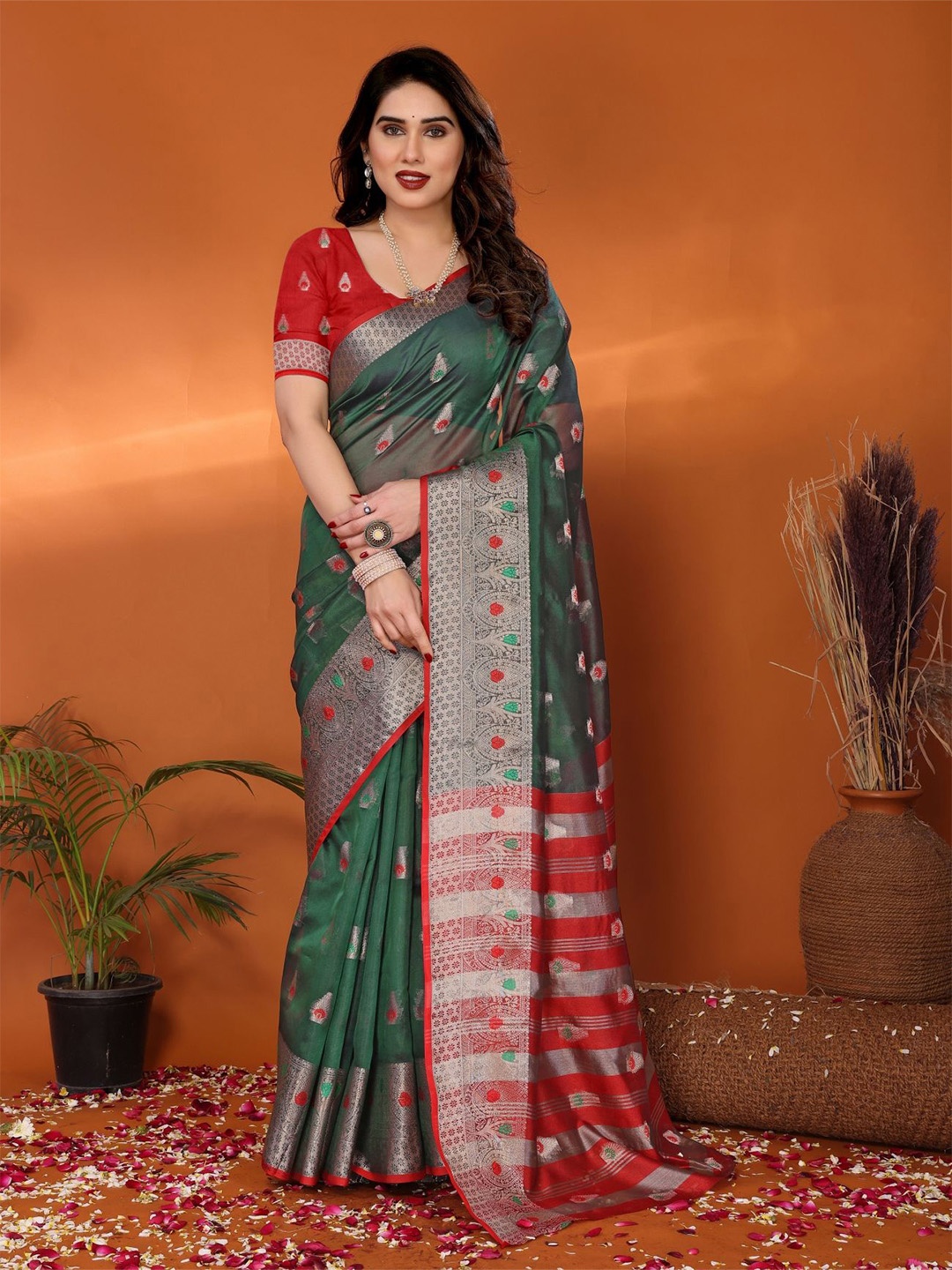 

vj fashion Paisley Zari Linen Blend Saree, Green
