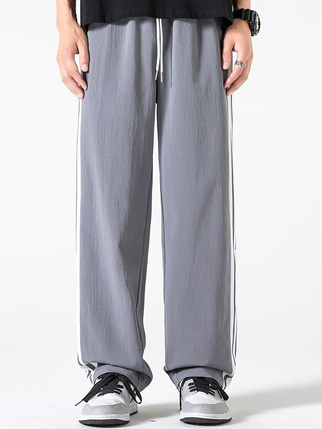 

StyleCast x Revolte Men Loose Fit Mid-Rise Trousers, Grey