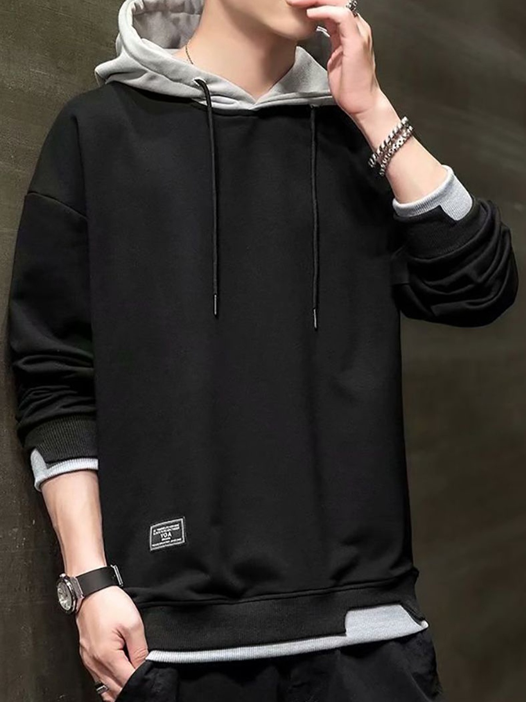 

StyleCast x Revolte Men Colourblocked Hooded Sweatshirt, Black