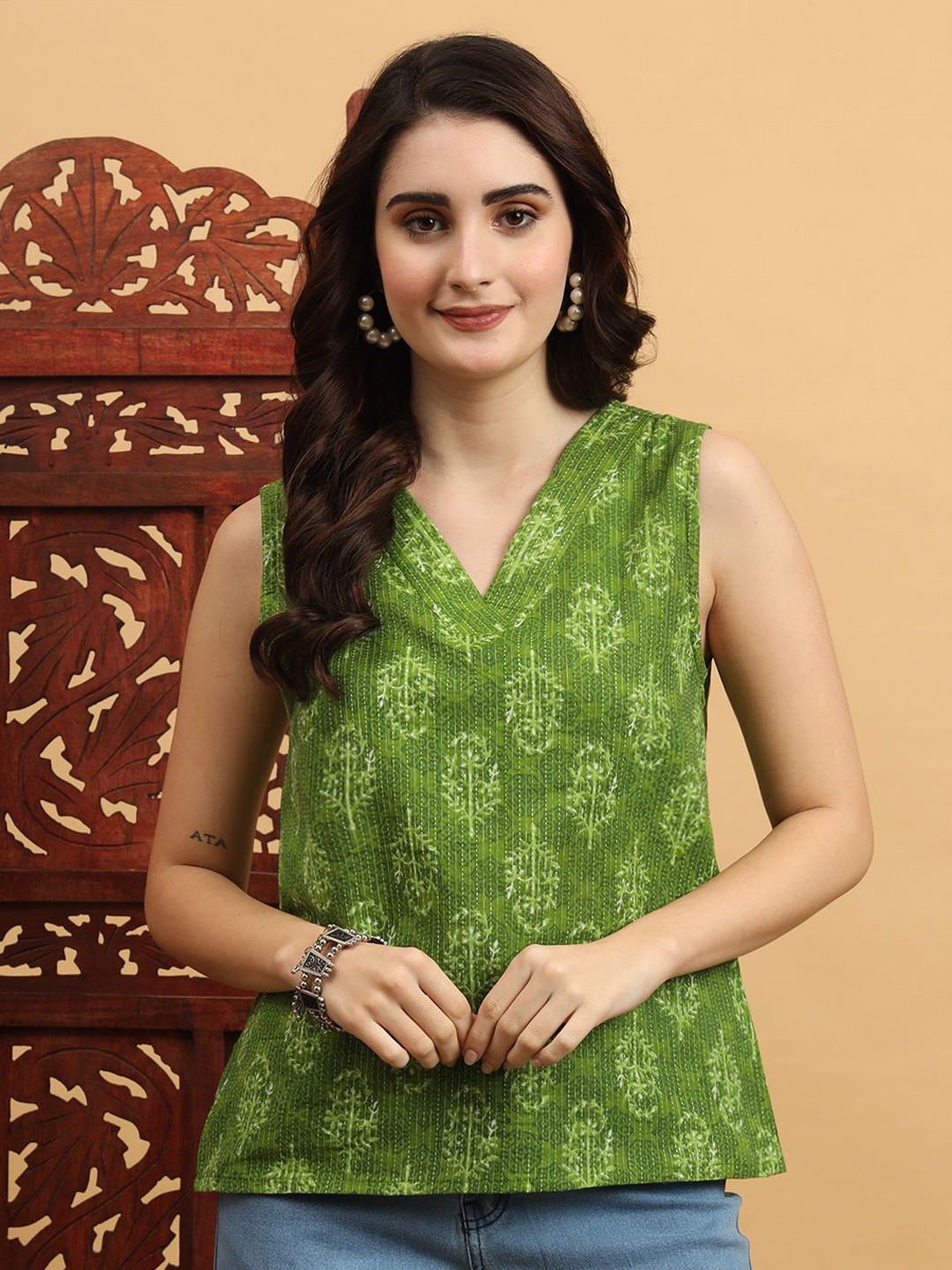 

Anouk Rustic Women Ethnic Motifs Printed V-Neck Pure Cotton Kurti, Green