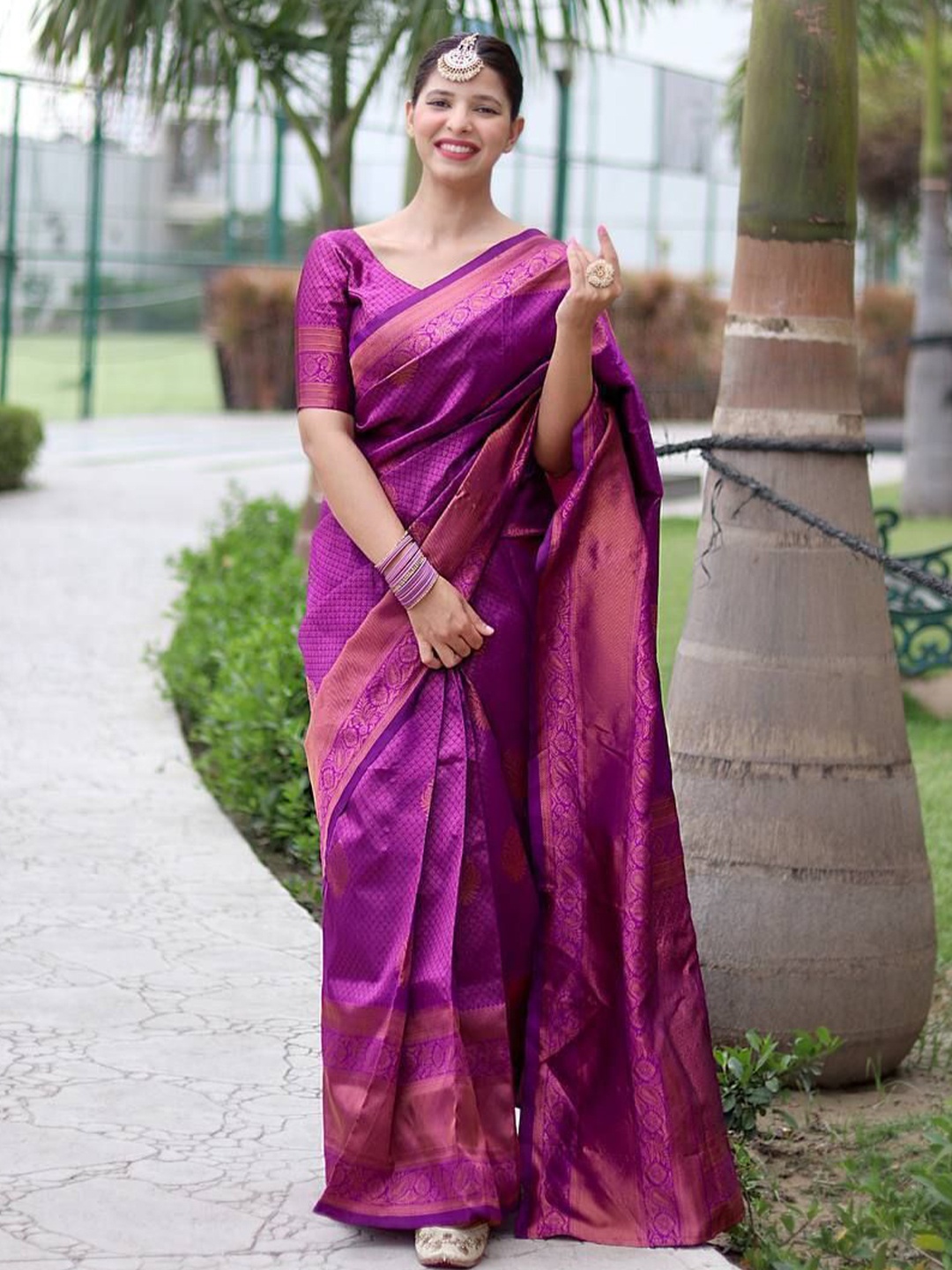 

bansari textiles Woven Design Zari Kanjeevaram Saree, Magenta