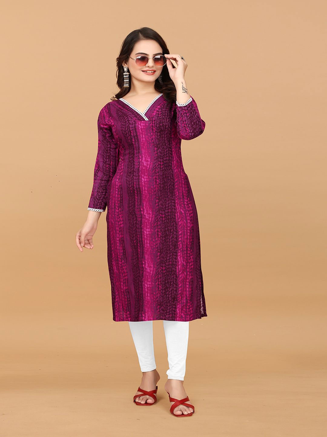 

PATBRO Dyed V-Neck Straight Kurta, Magenta