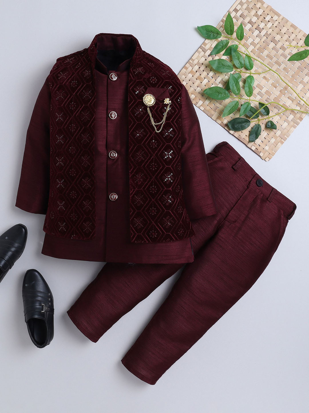

ahhaaaa Boys Ethnic Motifs Embroidered Sequinned Velvet Straight Kurta with Trouser, Coffee brown