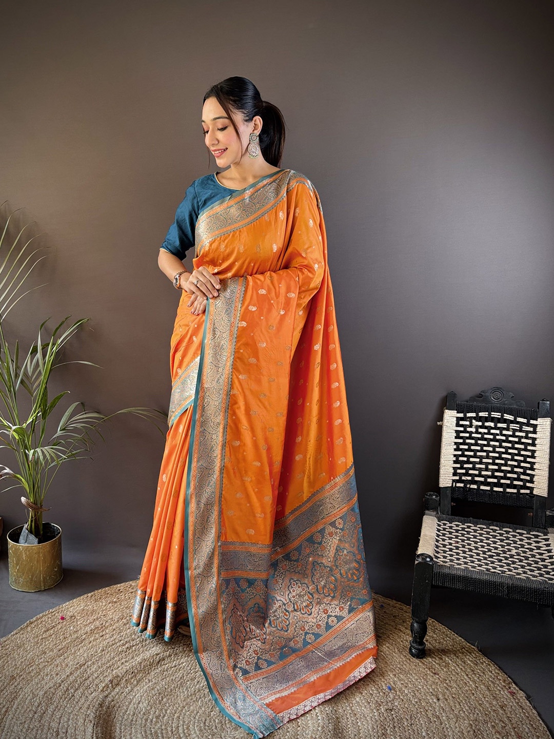 

HEER FASHION Woven Design Zari Banarasi Saree, Orange
