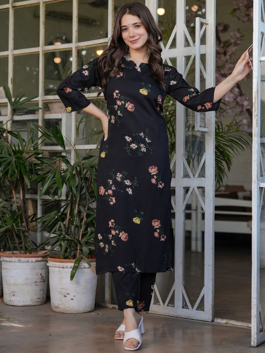 

Navlik Floral Printed Notch Neck Straight Kurta with Trousers & With Dupatta, Black