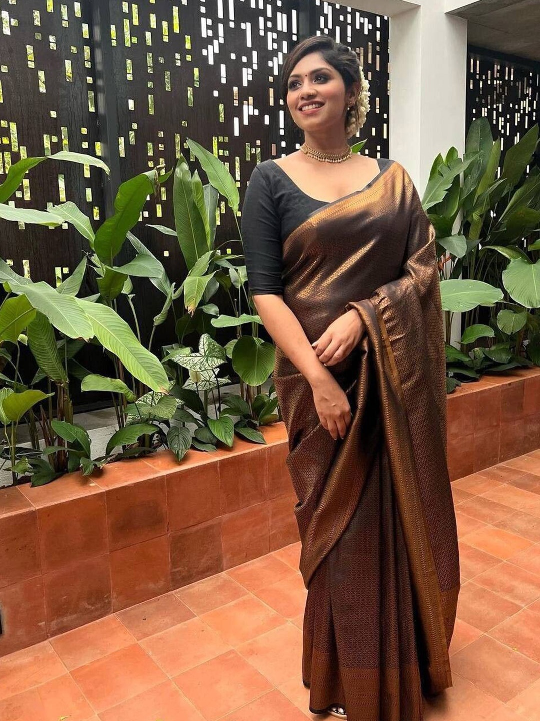 

bansari textiles Woven Design Zari Kanjeevaram Saree, Black