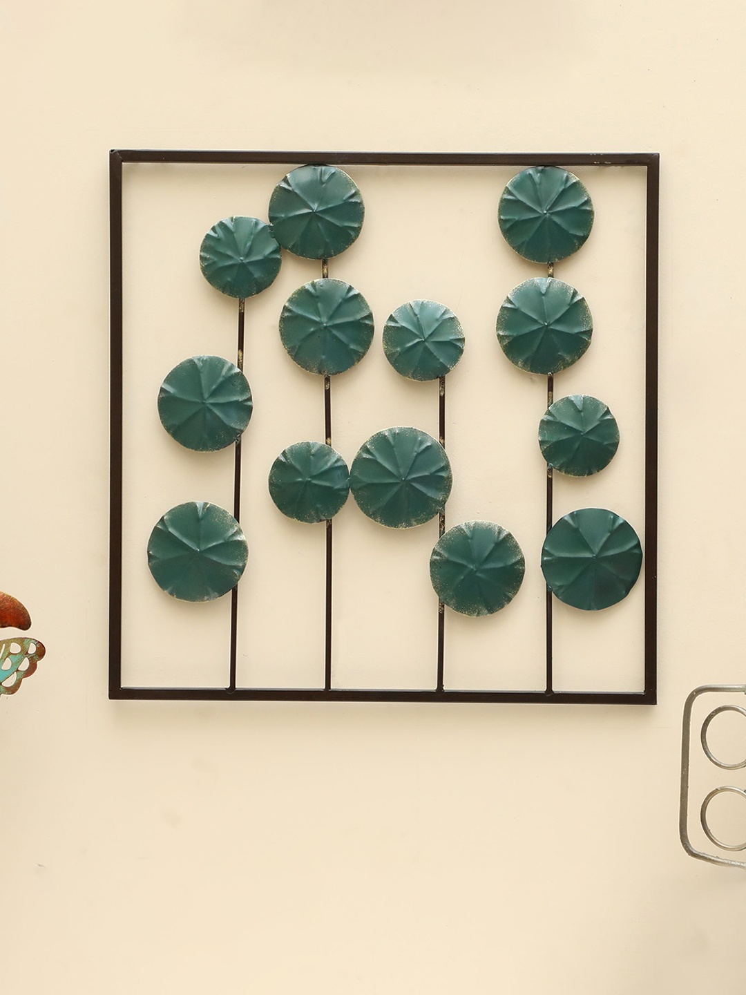 

vedas W-Indira Black & Green Square Shaped Wall Hanging