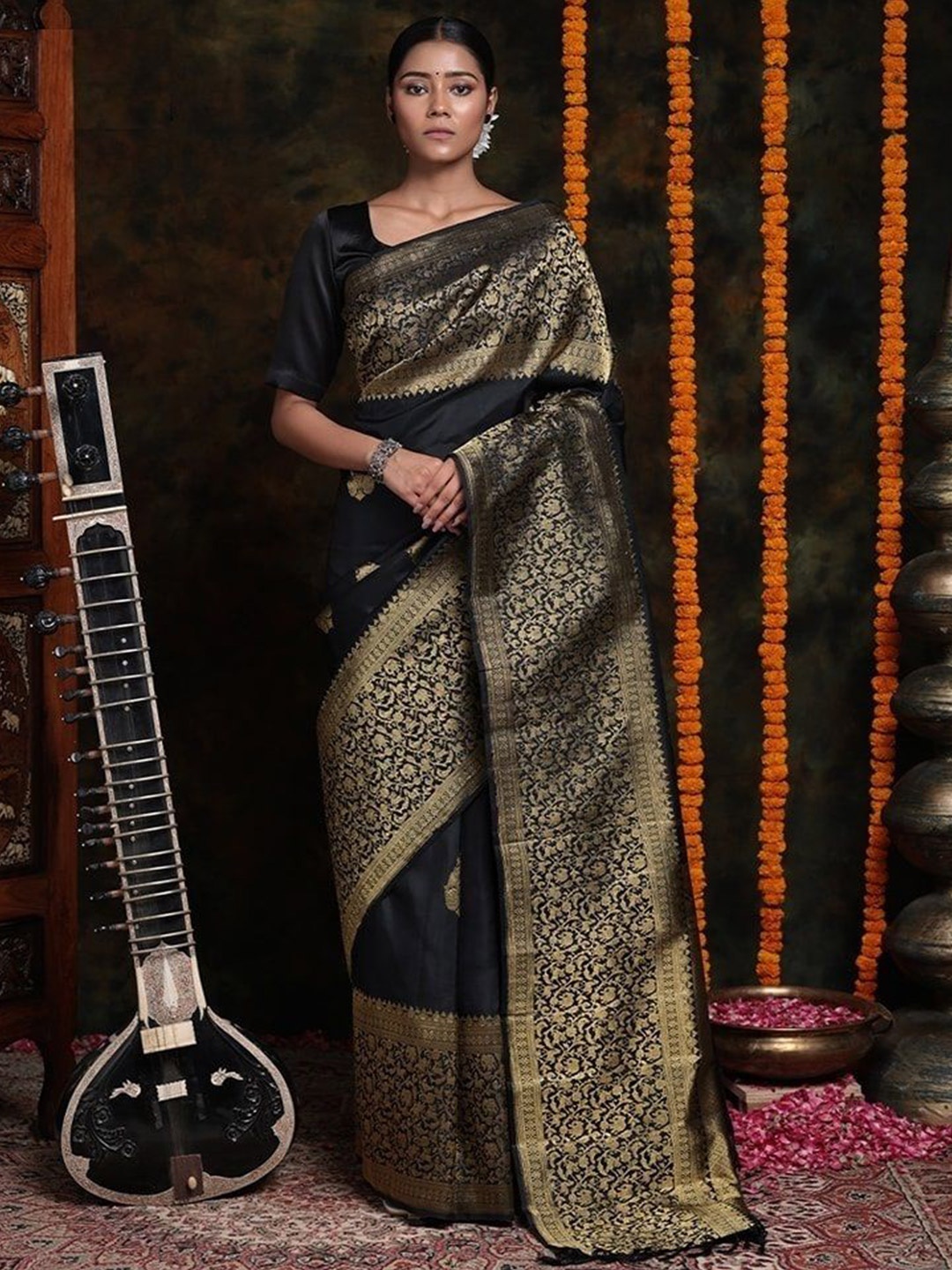 

bansari textiles Woven Design Zari Banarasi Saree, Black