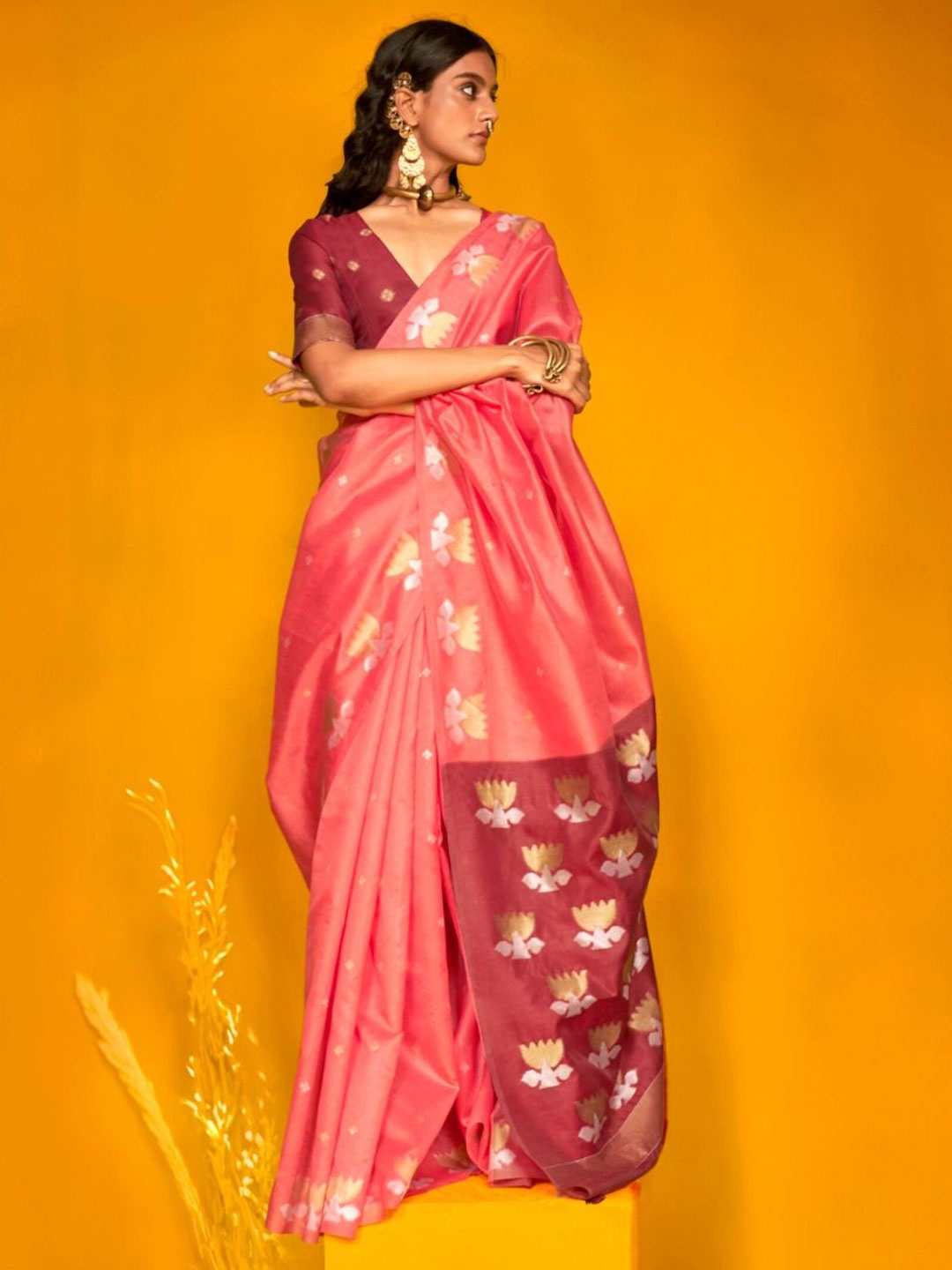 

DEVATITHI Woven Design Silk Blend Banarasi Saree, Pink