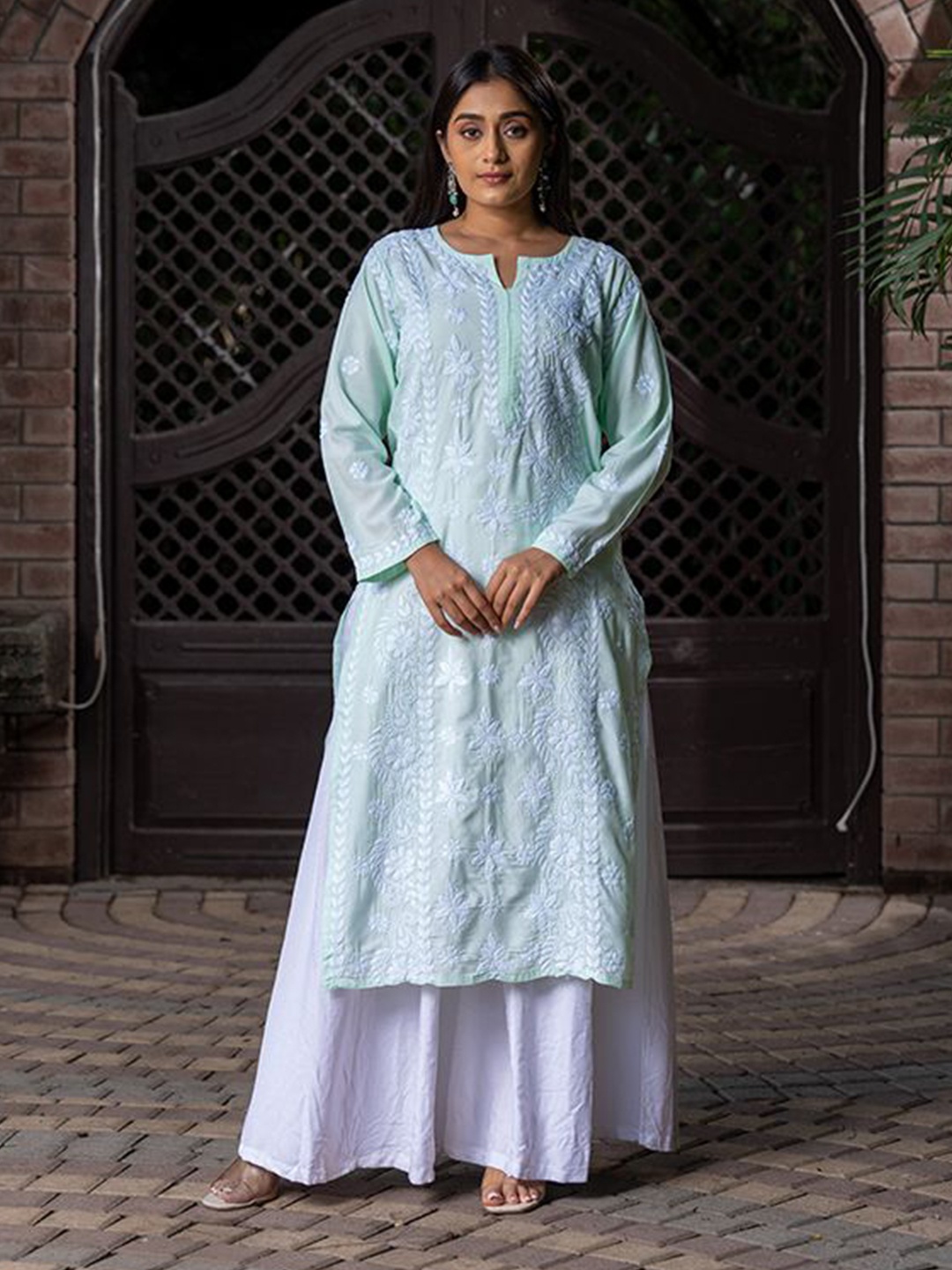 

craftroots Women Floral Embroidered Chikankari Kurta, Green