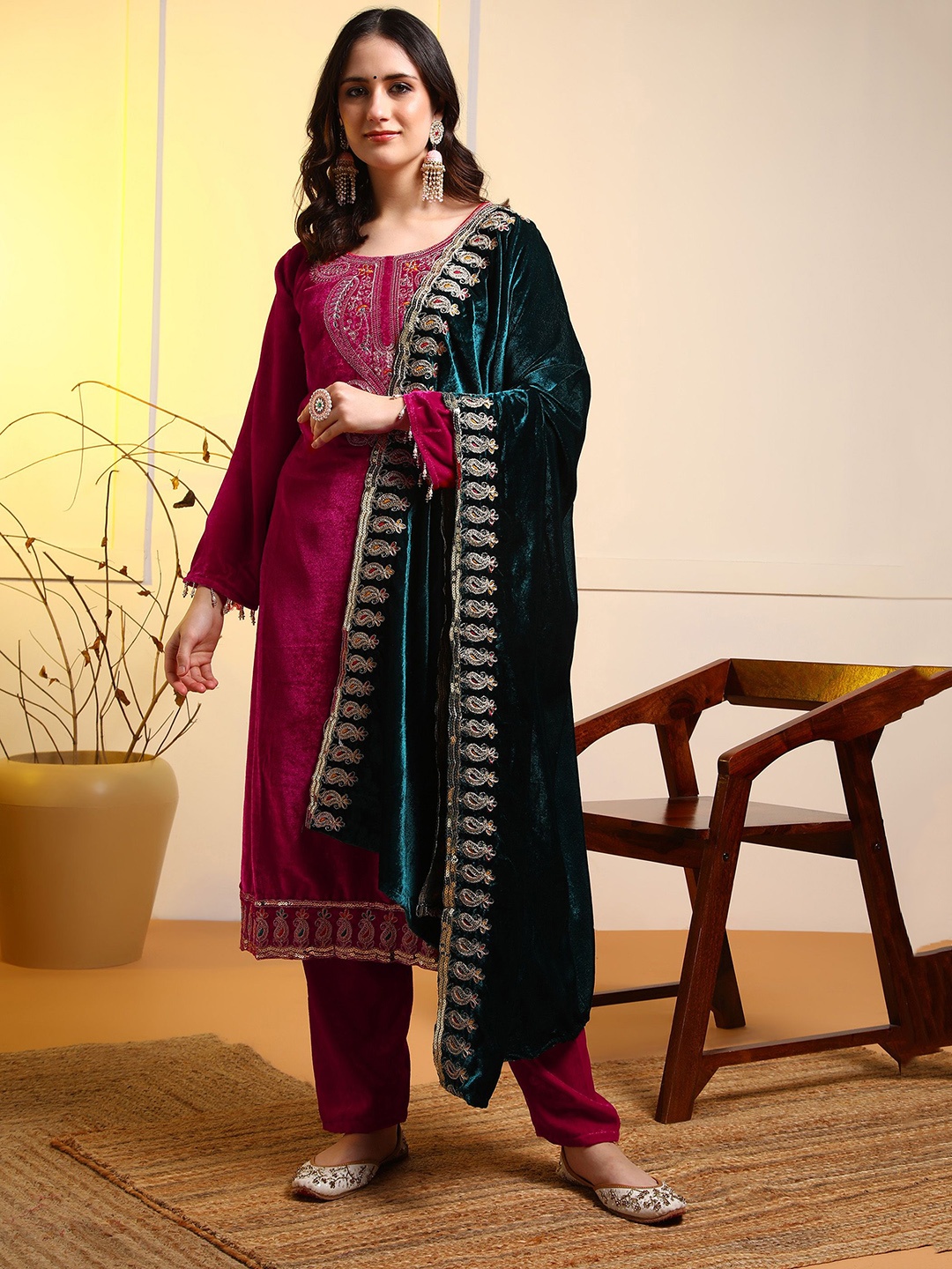 

BHARODIYA ENTERPRISES Floral Embroidered Velvet Straight Kurta with Trouser & Dupatta, Pink