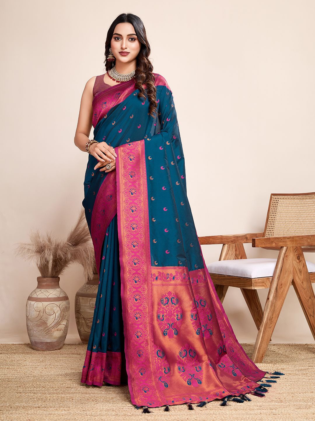 

HEER FASHION Woven Design Zari Pure Silk Paithani Saree, Teal