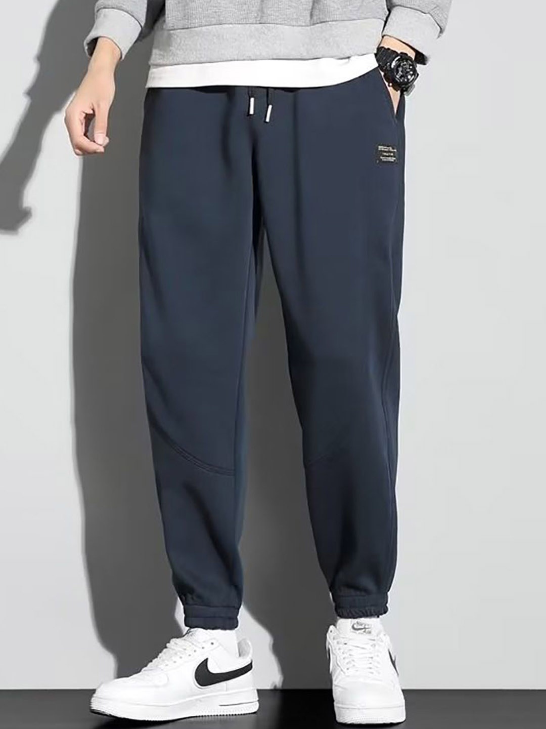 

StyleCast x Revolte Men Regular Fit Mid-Rise Joggers Trouser, Navy blue