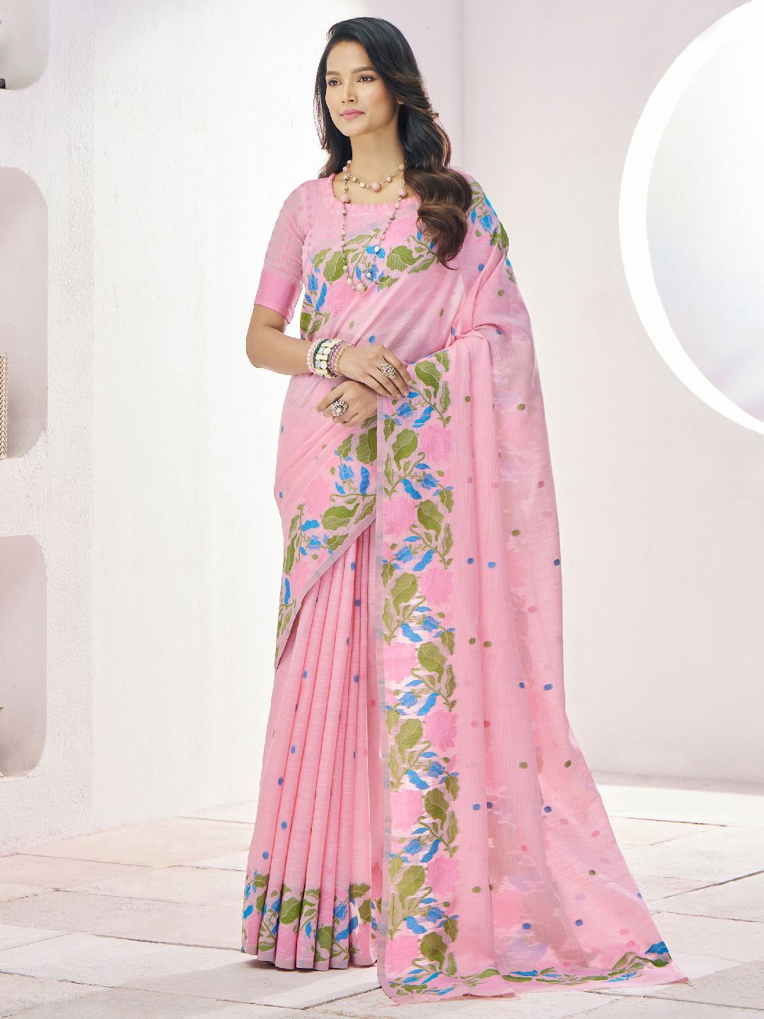 

Mitera Floral Printed Saree With Unstitched Blouse Piece, Pink