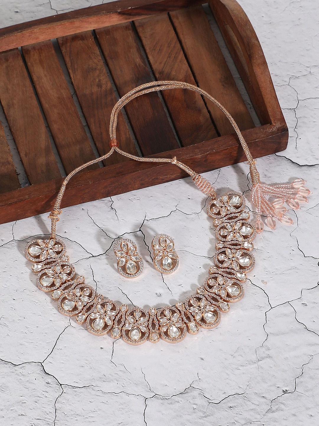 

AURAA TRENDS Gold-Plated Kundan-Studded Jewellery Set