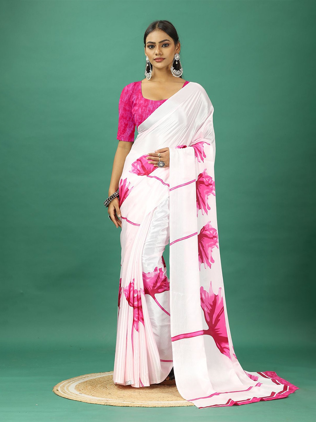 

A.V.M. SILK MILLS Floral Pure Crepe Saree, Pink