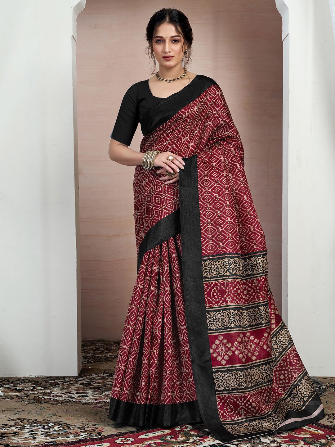 

KALINI Floral Printed Saree, Maroon