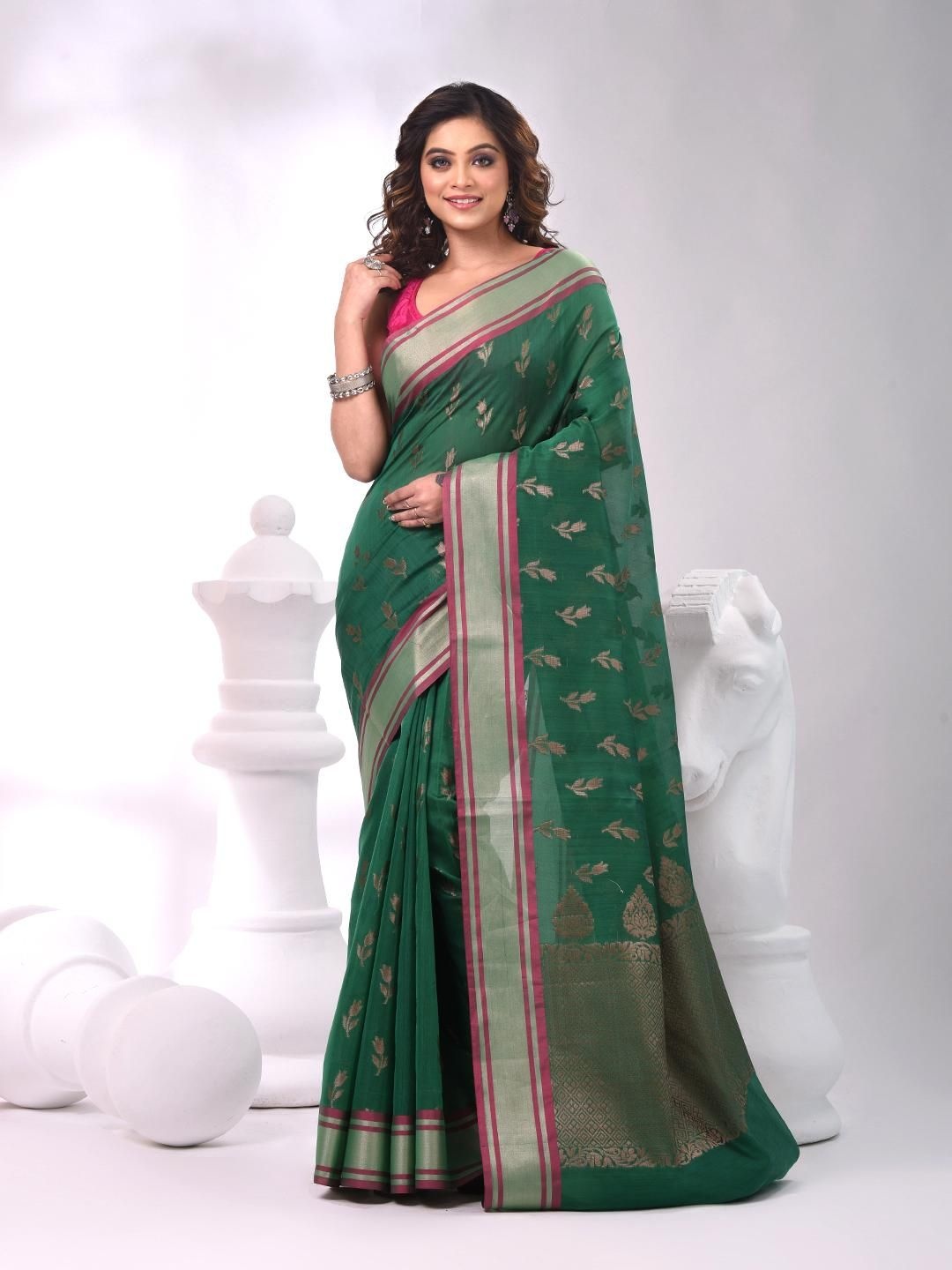 

VIBHAVARI Woven Design Zari Banarasi Saree, Green