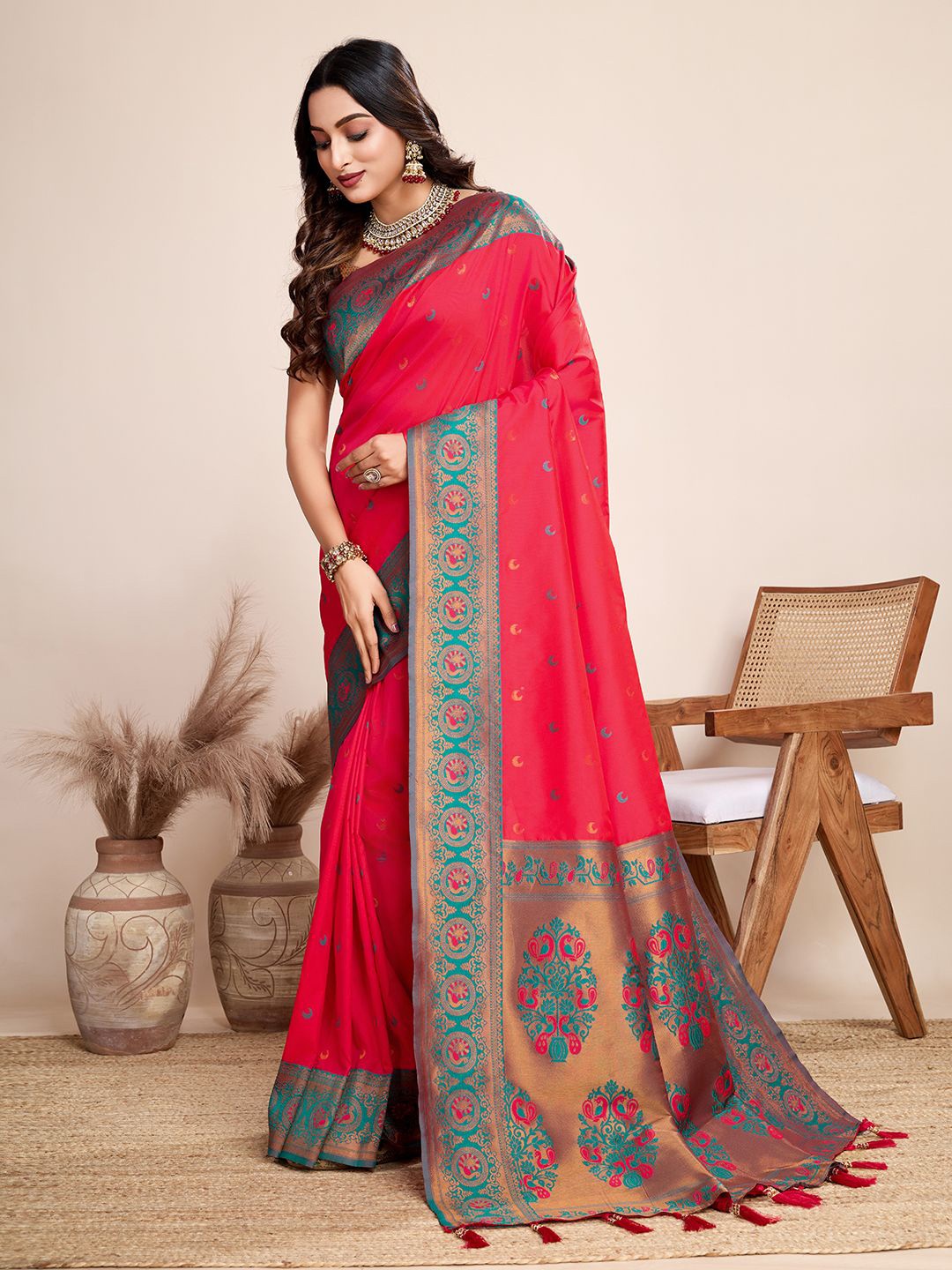 

HEER FASHION Woven Design Zari Pure Silk Paithani Saree, Pink