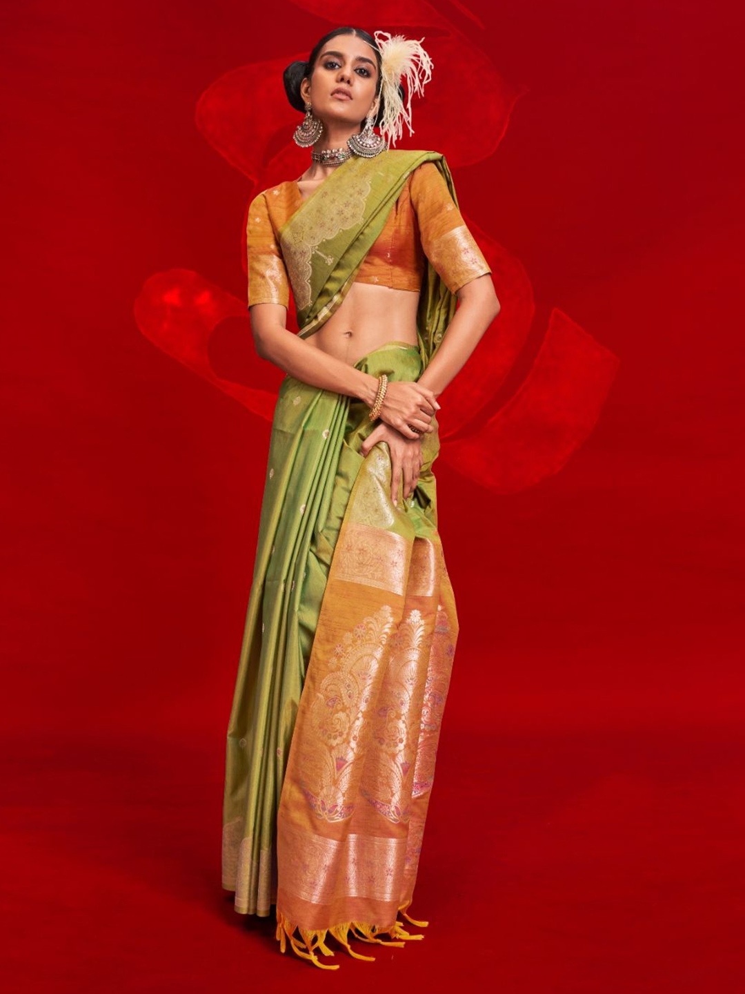 

DEVATITHI Woven Design Silk Blend Banarasi Saree, Green