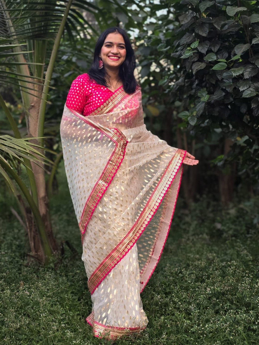 

Apaapi Threads of glory Woven Design Sequinned Tissue Saree, Cream
