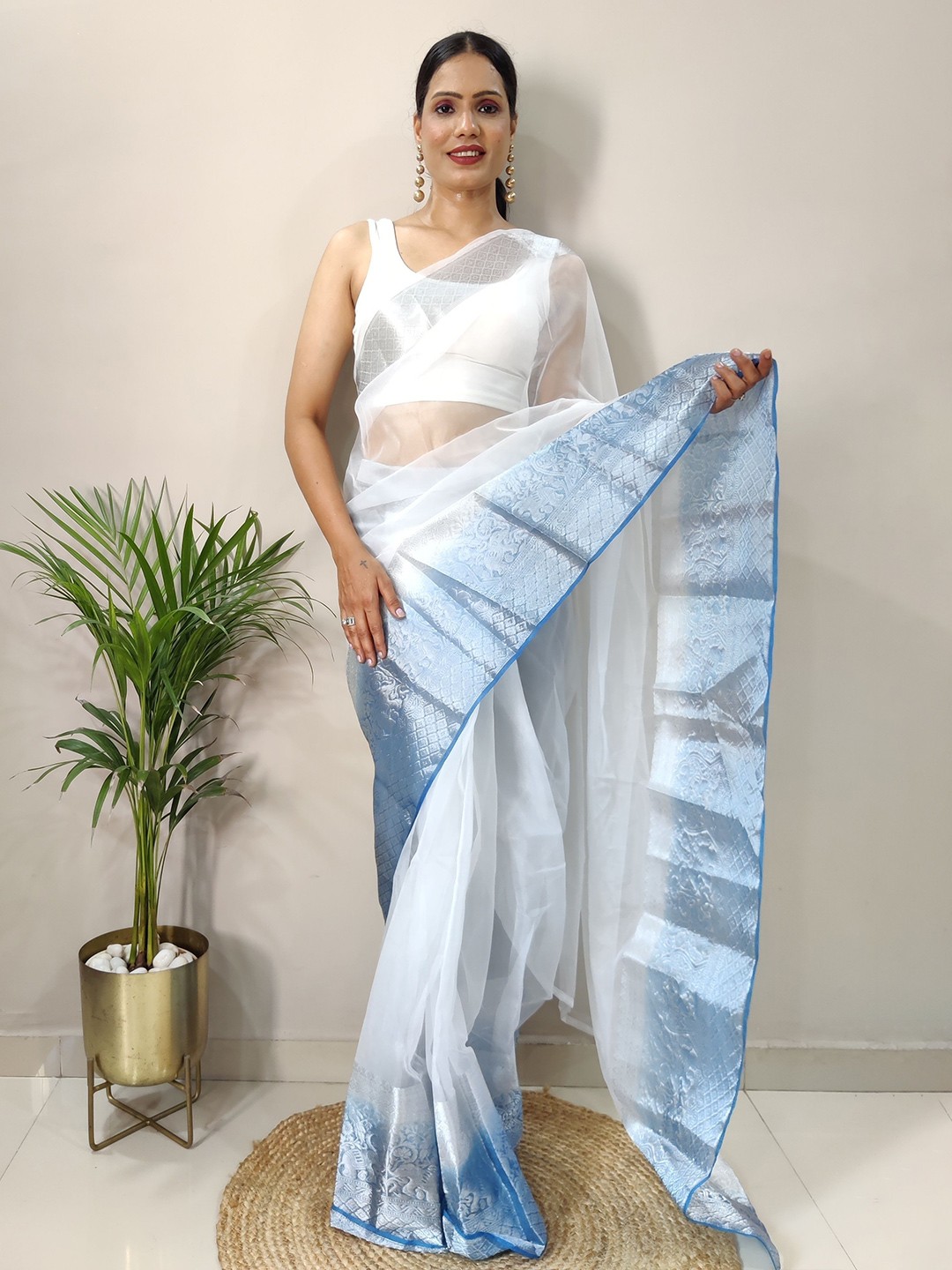 

bansari textiles Zari Kota Saree, White