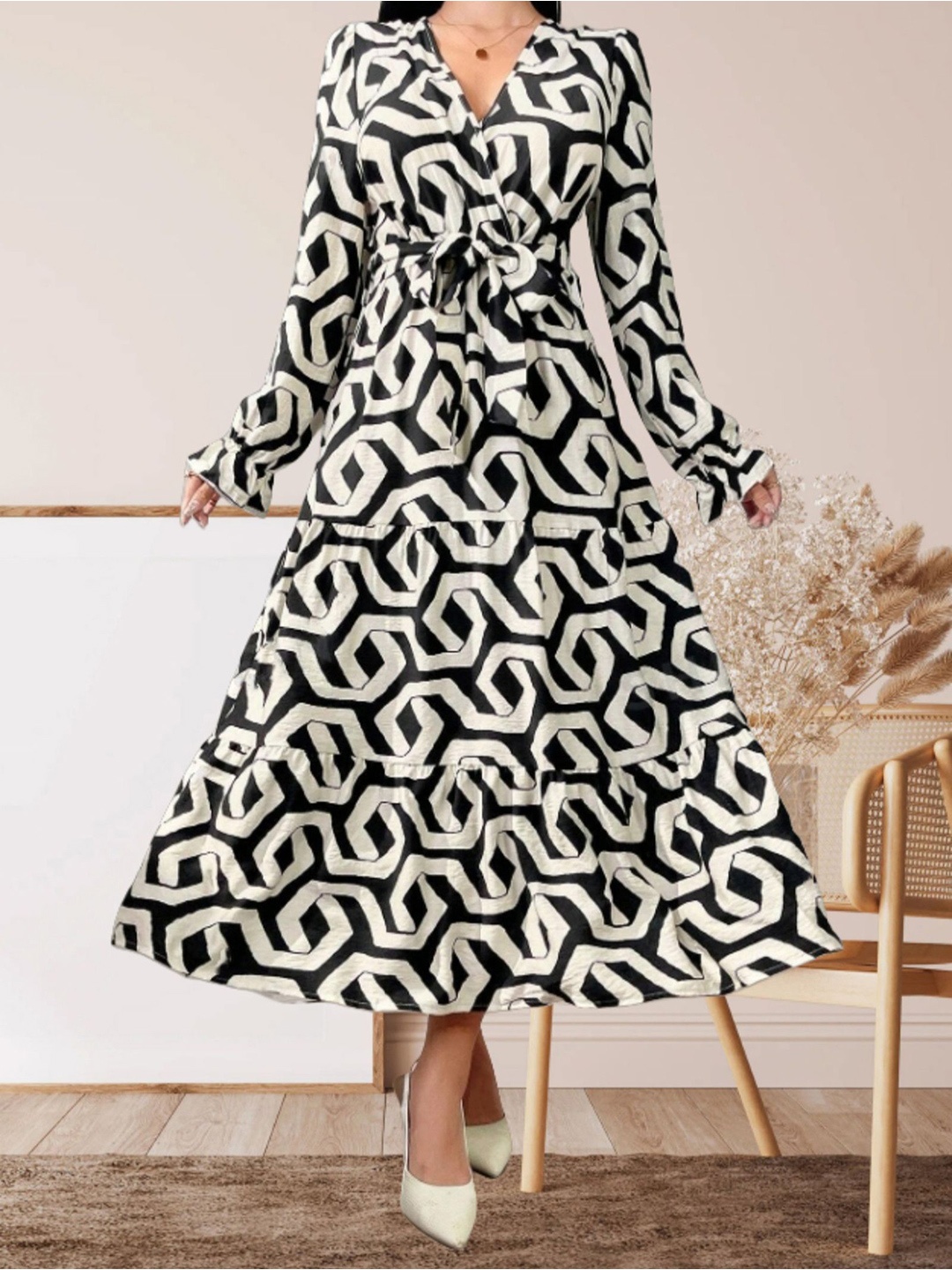 

StyleCast x Revolte Print Maxi Midi Dress, Black