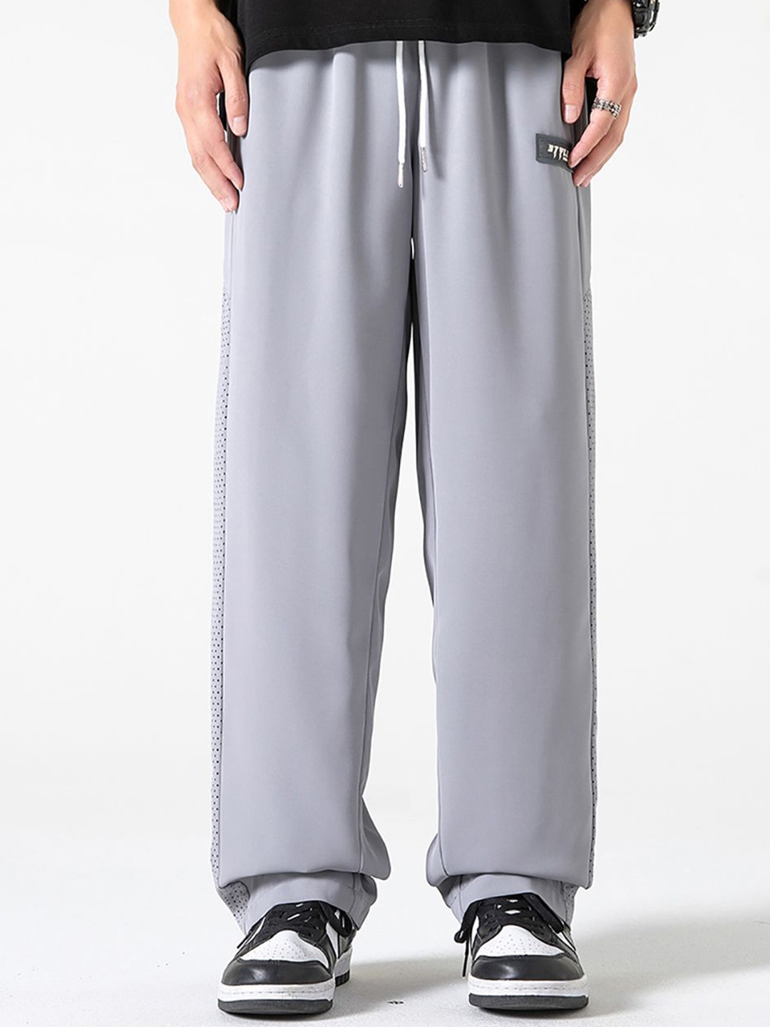 

StyleCast x Revolte Men Loose Fit Easy Wash Mid-Rise Trouser, Grey
