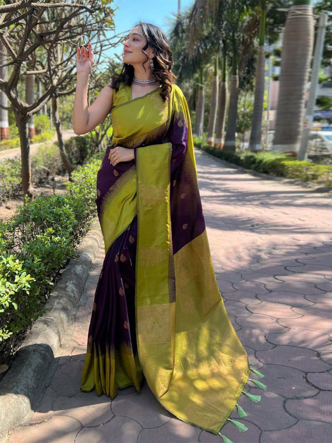 

bansari textiles Woven Design Kanjeevaram Saree, Purple