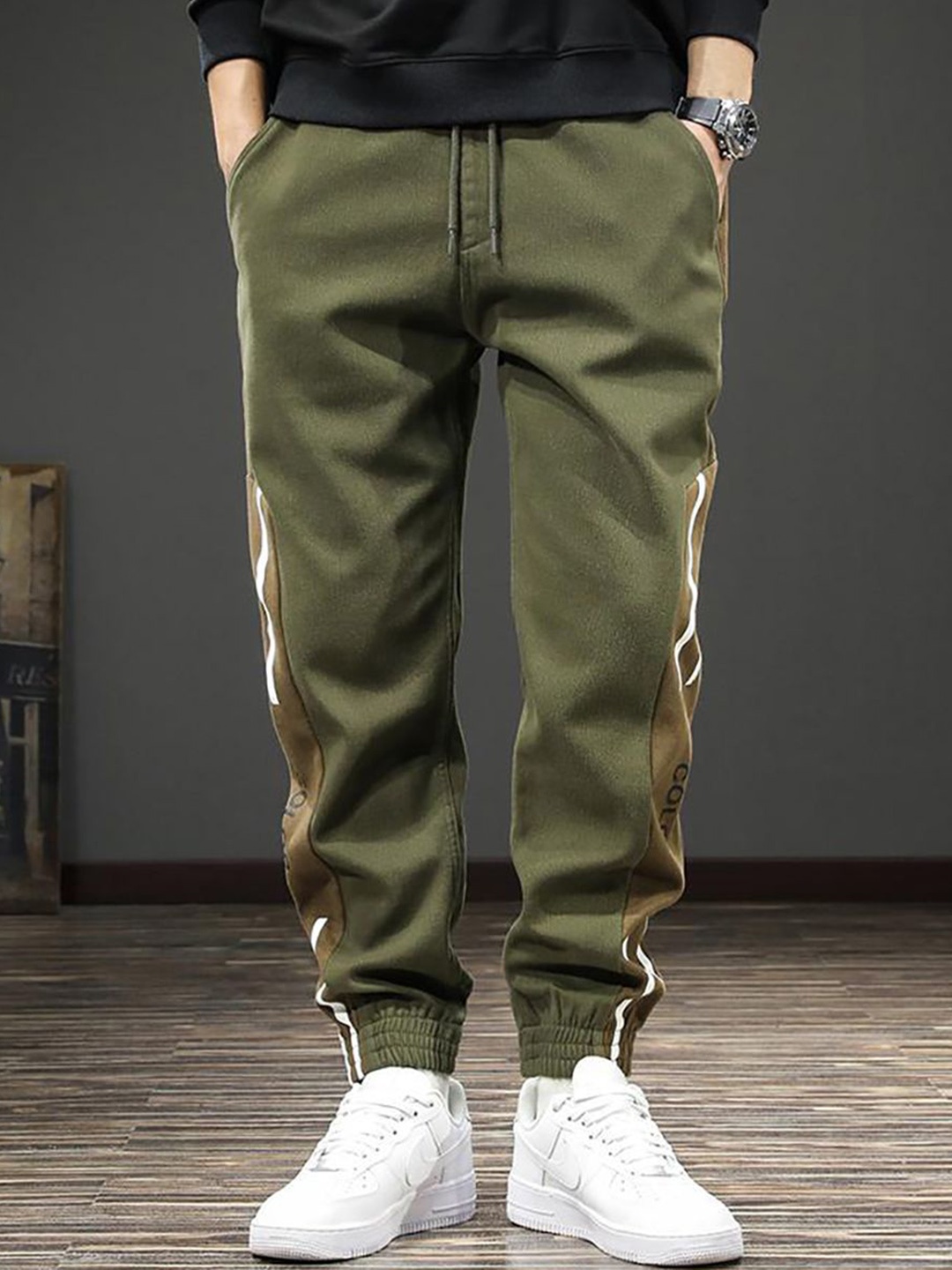 

StyleCast x Revolte Men Regular Fit Mid-Rise Joggers, Olive