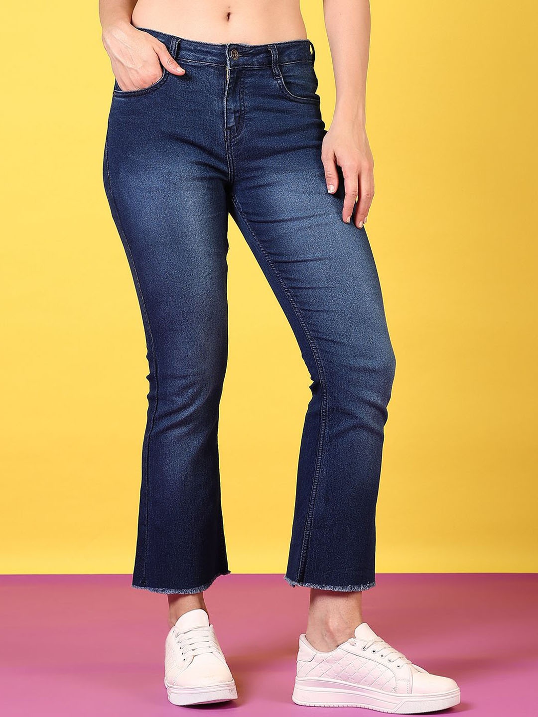 

V-Mart Women Light Fade Mid-Rise Stretchable Jeans, Blue