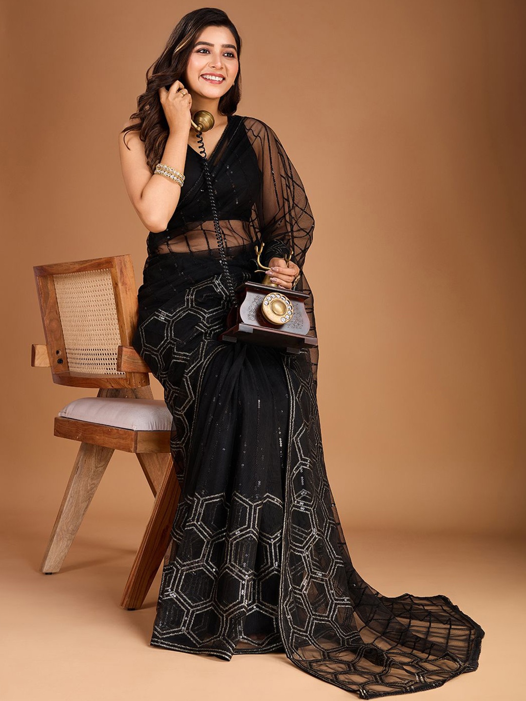 

House of Pataudi Geometric Embellished Sequinned Saree With Blouse Piece, Black