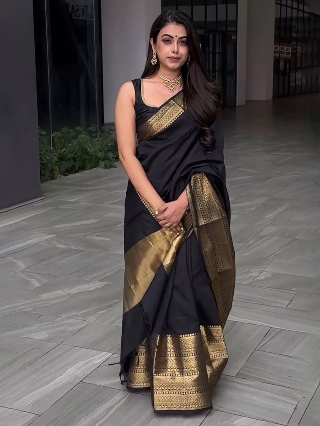 

bansari textiles Woven Design Zari Banarasi Saree, Black