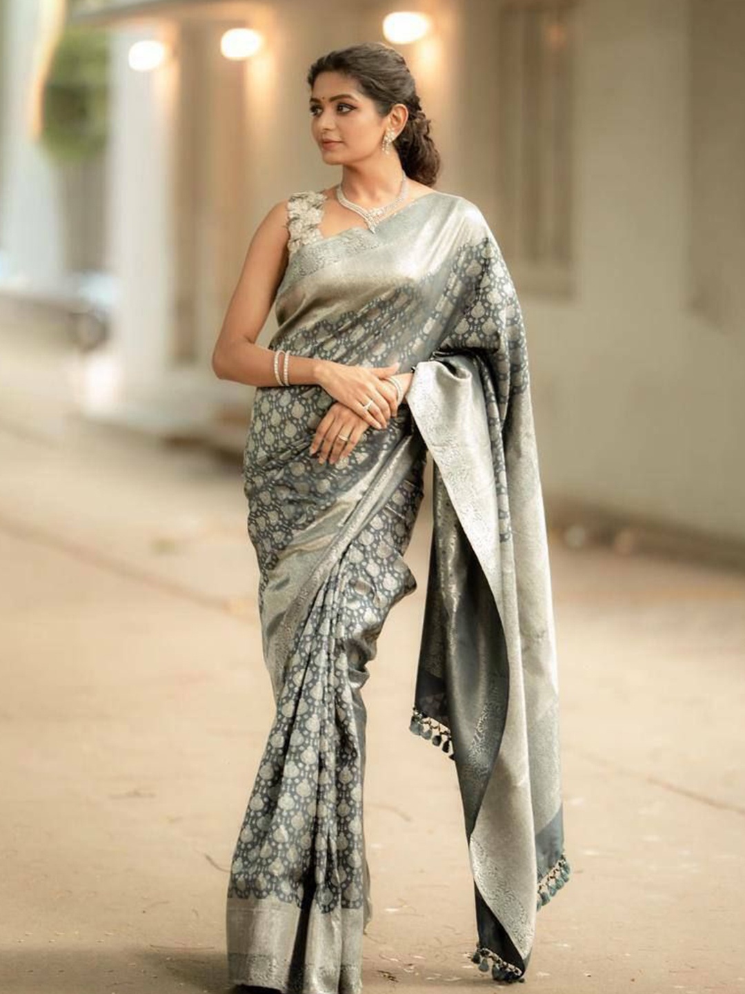 

bansari textiles Woven Design Zari Kanjeevaram Saree, Grey