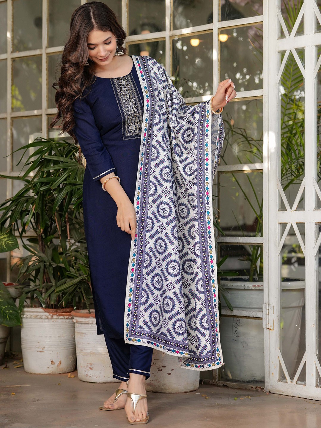 

Navlik Floral Embroidered Sequinned Straight Kurta With Trousers And Dupatta, Navy blue
