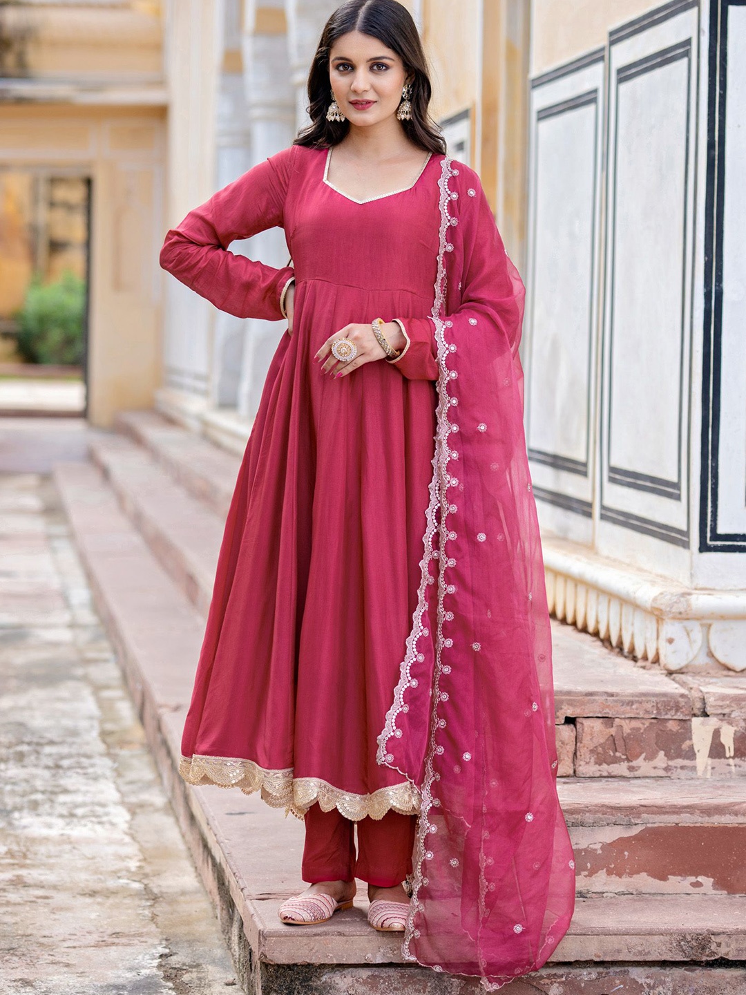 

KASYA Sweetheart Neck Anarkali Kurta With Trousers & Dupatta, Red