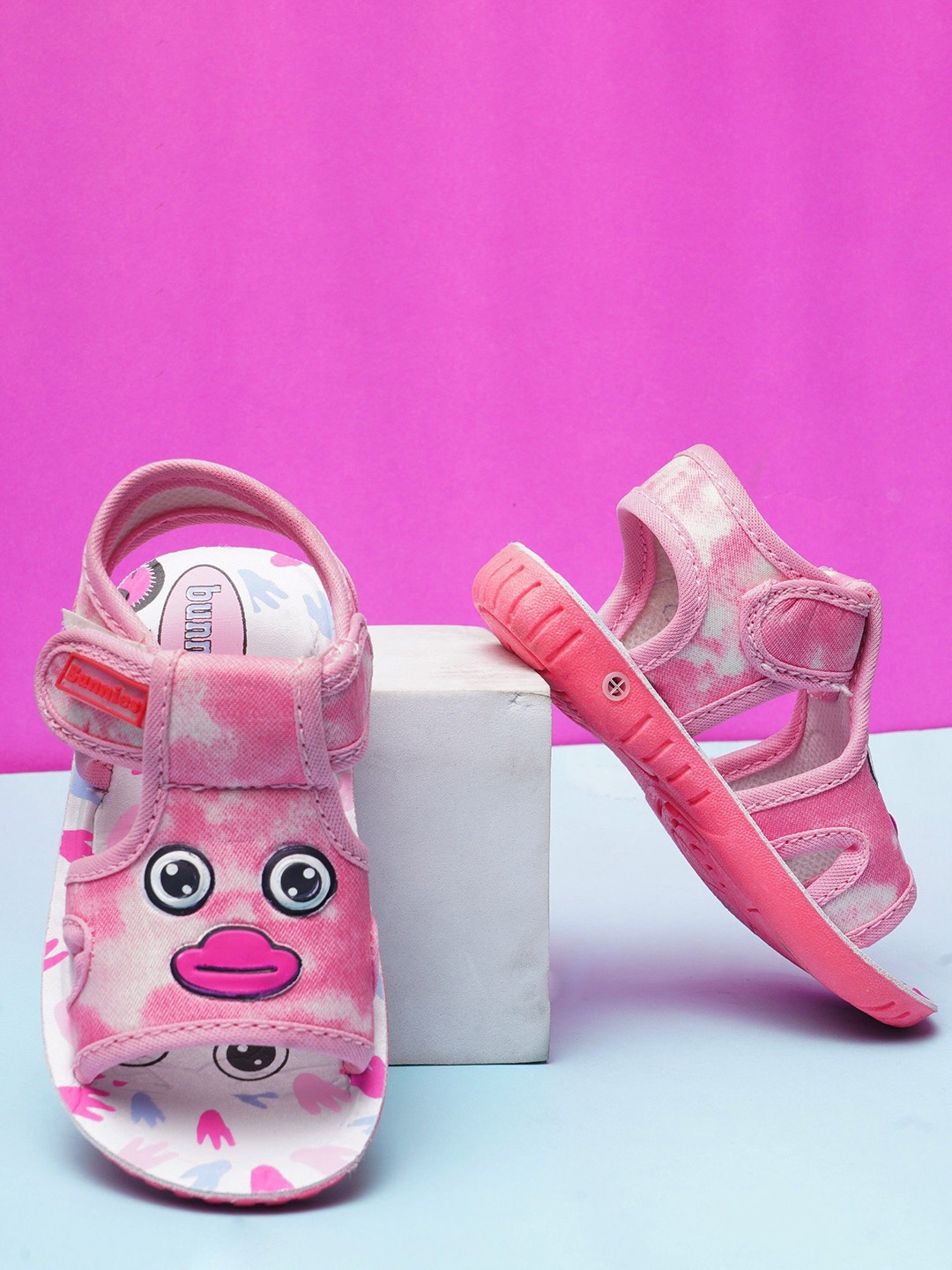 

BUNNIES Kids Musical Chu Chu Sandals, Pink
