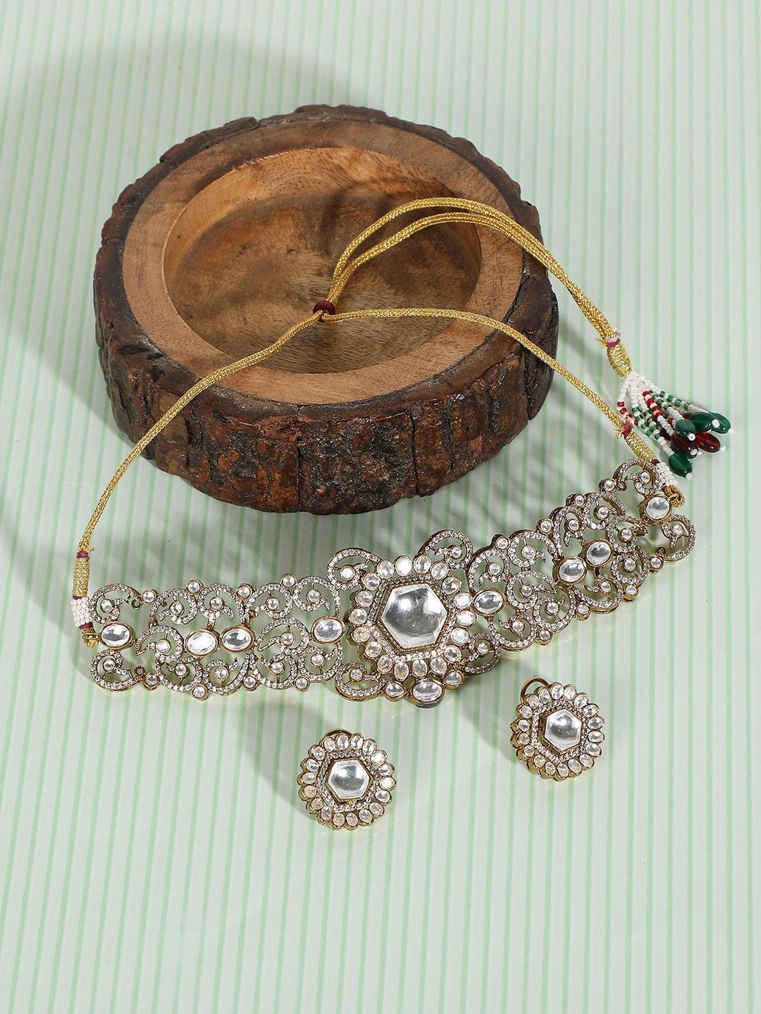 

AURAA TRENDS Gold-Plated Kundan-Studded & Beaded Jewellery Set